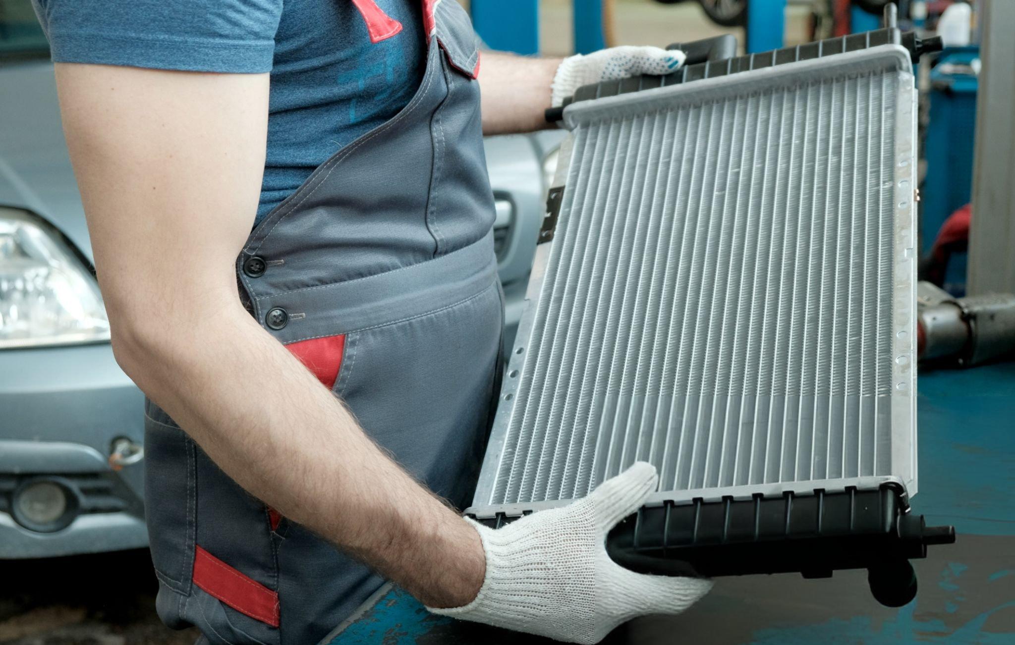 Signs That Your Car AC Condenser Is Failing - Featured Image